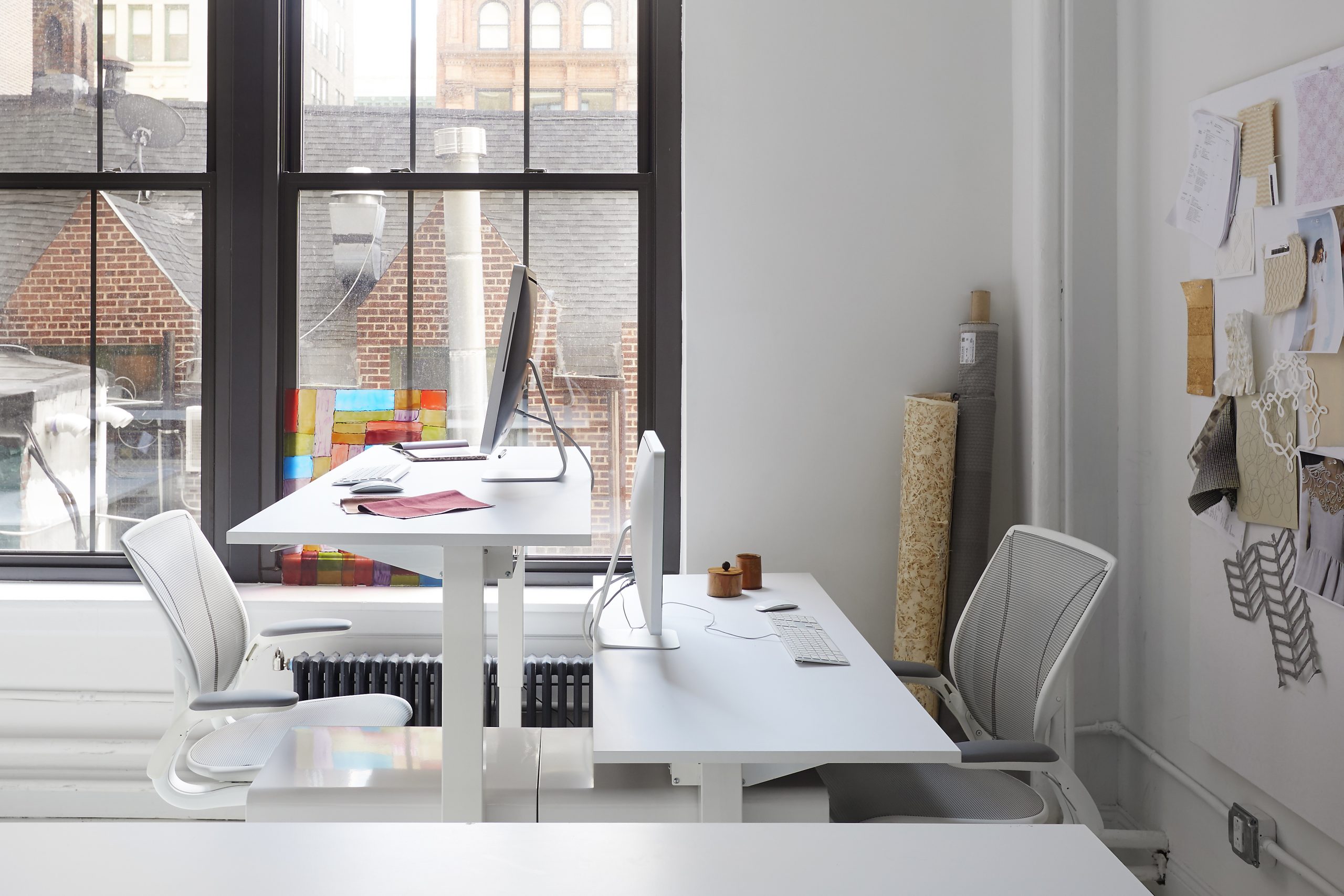 Float Table – White (1200) Office Set Up Float Table – White (1200) Office Set Up