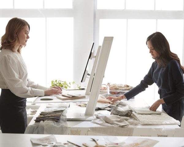 Advantages of Incorporating Standing Desks Into Your Workspace