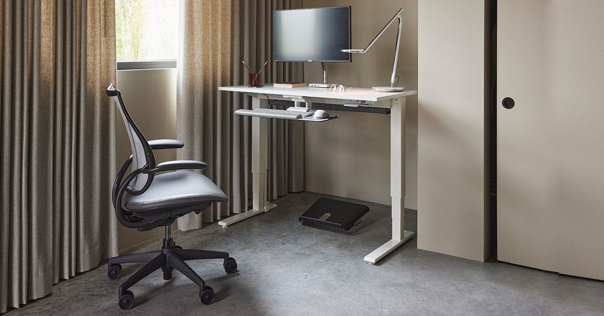 Standing Desk vs Ergonomic Chair! Let's Find Your Ideal Setup
